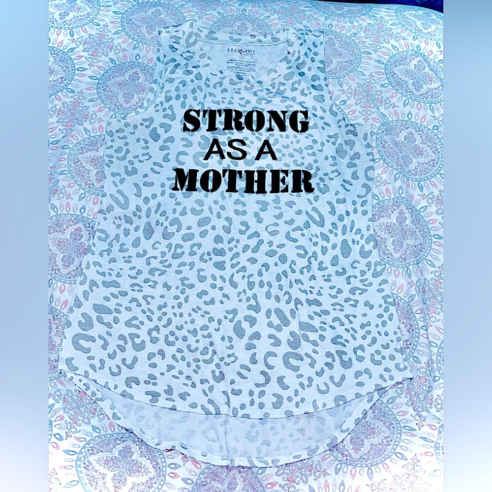 strong as a mother breathe california sz sm garment 87 % polyester 10 % rayon xo